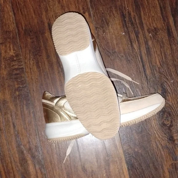 Skechers Metallic Gold and White Shoes - Picture 4 of 8